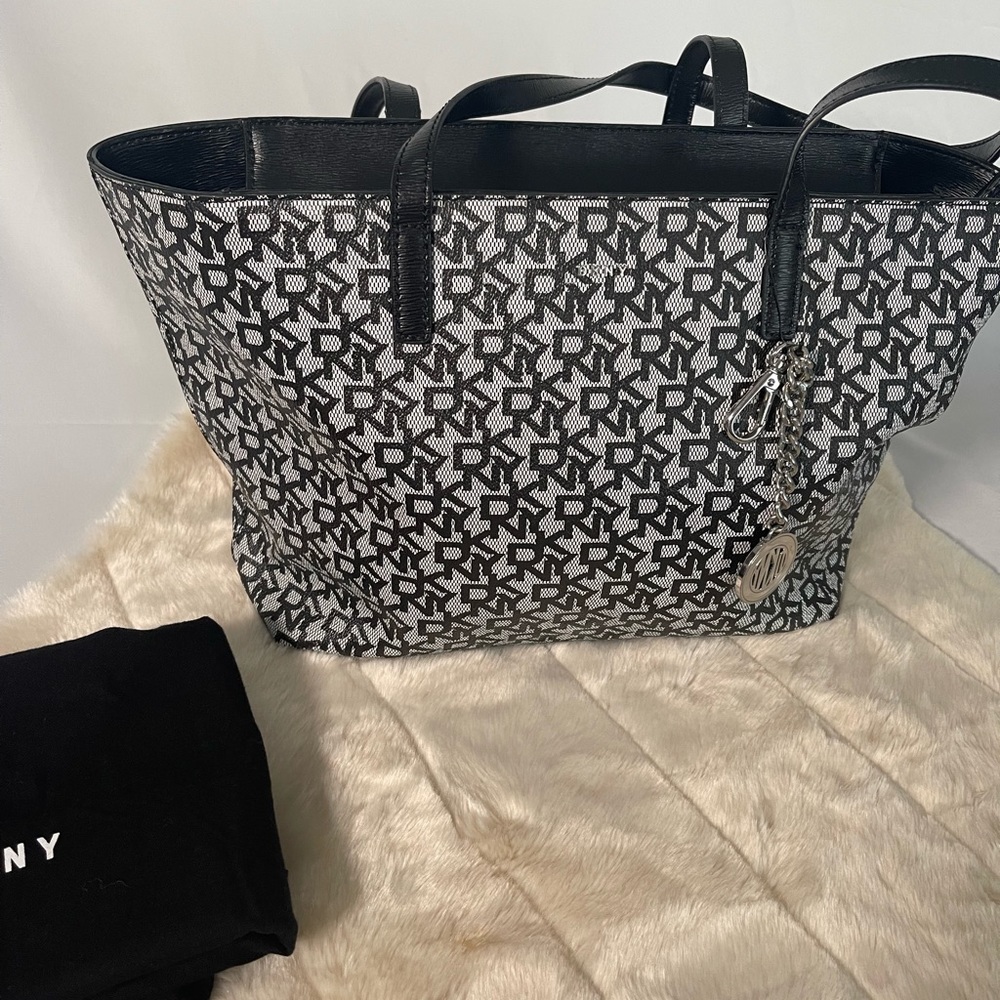 DKNY Bryant Zipper Tote Bag